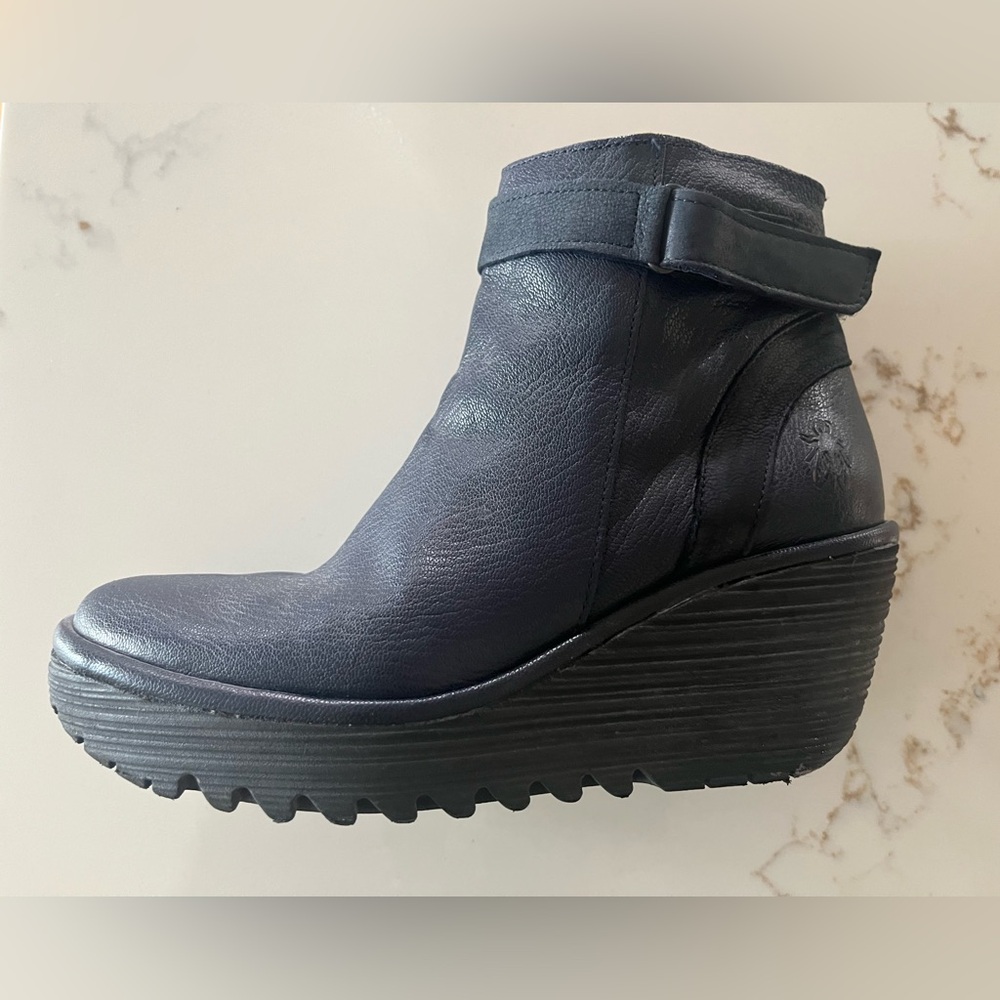 London Fly royal blue leather zip up wedge